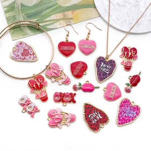 Ensemble de breloques émaillées cœur et rose pour bijoux DIY et artisanat de Saint Valentin