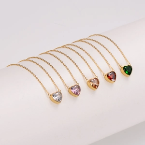 Colliers minimalistes en forme de cœur avec zircons colorés et plaqué or