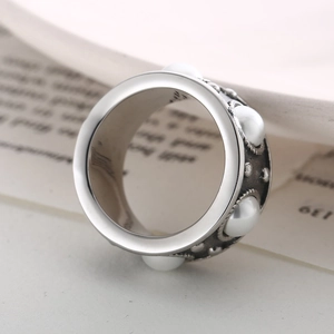 Bague large rétro en acier inoxydable avec incrustations de perles blanches