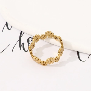 Detailed close-up of 18k gold-plated daisy hollow cut ring with a floral pattern