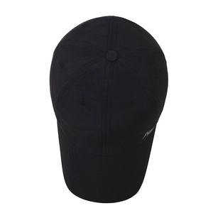 Cappellino da corsa nero traspirante con struttura a 6 pannelli e logo laterale argento