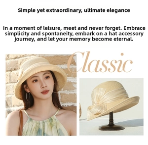 Détail d'un chapeau de paille élégant avec ruban en soie et perles décoratives