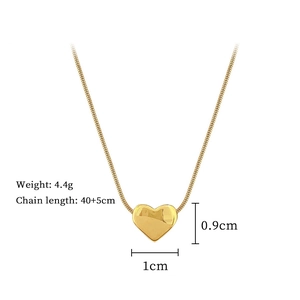 Detail view of heart pendant necklace with specifications including 40+5cm chain length