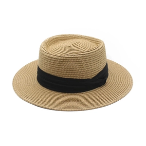 Chapeau de paille à bord large avec ruban noir pour les vacances à la plage et protection UV