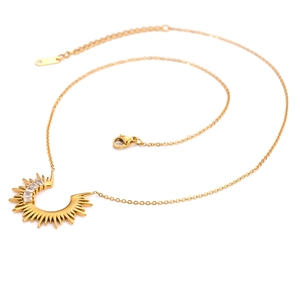 Collier en acier inoxydable plaqué or 18k avec pendentif soleil et zircons blancs