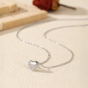 Collana cuore minimalista in argento sterling S925 con zirconi brillanti su base morbida