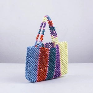 Sac à main perlé fait main avec rayures arc-en-ciel vives et textures de cristal clair