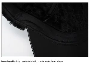 Dettaglio della spessa fodera in pile nero e della fascia antisudore nel berretto invernale
