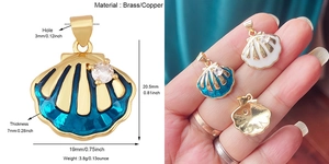 Détail des dimensions du pendentif coquillage et échelle réelle sur la main