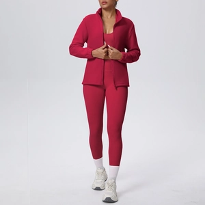 Completo fitness tre pezzi rosso scuro con giacca con zip e leggings da yoga