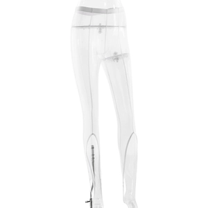 Détail des jambes de mannequin en acrylique montrant la coupe du legging en résille