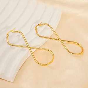 Boucles d'oreilles créoles infini plaqué or 18K en acier inoxydable sur fond de soie