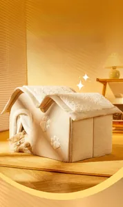 Detalle de cama iglú para gatos con relleno de esponja y textura de lana de cordero