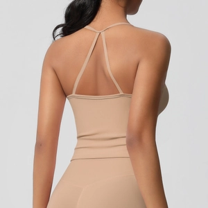 Dettaglio del reggiseno sportivo nude con spalline incrociate a Y e tessuto elasticizzato