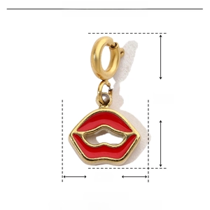 Detailed size chart of a red enamel lip pendant made of stainless steel with dimensions