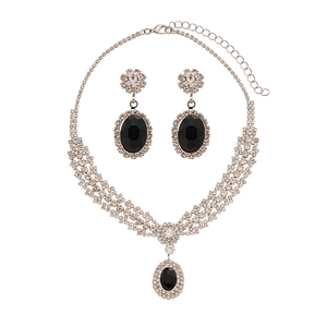 Ensemble collier et boucles d'oreilles argentés avec pierres ovales noires et cristaux