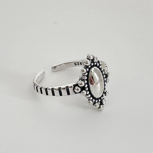 Retro S925 sterling silver adjustable open ring with oval center and beaded edge detail