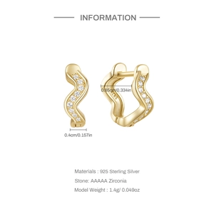 Detail of 925 sterling silver gold wavy earrings with zircon and size specifications