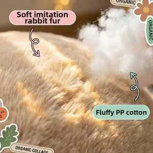 Gros plan sur la fourrure de lapin synthétique et le rembourrage en coton PP moelleux