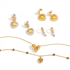 Golden heart jewelry set with necklace, bracelet and earrings in stainless steel
