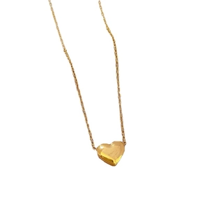 Collier minimaliste avec pendentif cœur doré en acier au titane poli pour femme