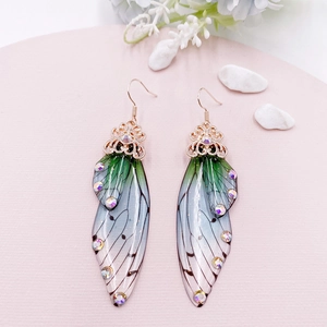 Elegante S925 Silber Schmetterlingsflügel Ohrringe mit grün-blauem Farbverlauf