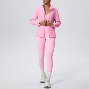Set fitness rosa 3 pezzi con giacca a zip e pantaloni da yoga a vita alta