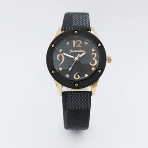 Detailed front view of women's quartz watch with honeycomb strap and gold metal case