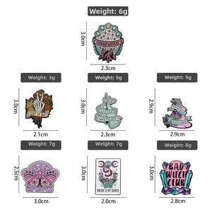 Detailed size chart showing dimensions and weight for seven cartoon enamel cat pins