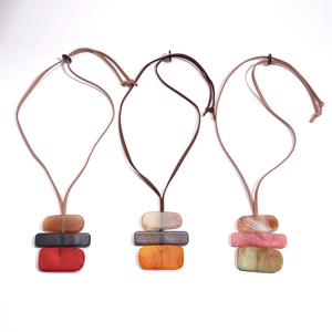 Fashionable geometric acrylic block pendant necklace with marble texture and leather cord