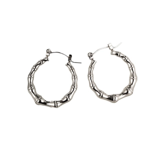 Orecchini a cerchio in argento stile bambù con design in acciaio inossidabile