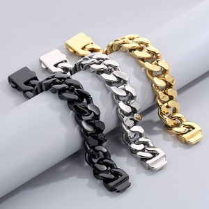Three-color Cuban chain bracelets in black gold and silver on a minimalist pedestal
