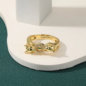Elegant gold-plated leopard head open ring with sparkling zircon stones in a sleek design