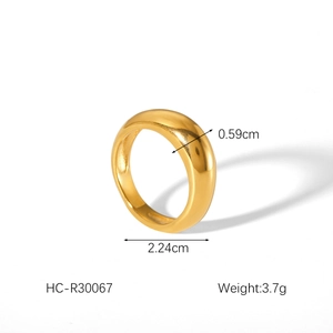Detailed view of wide 18K gold stainless steel ring with 0.59cm width and weight specs