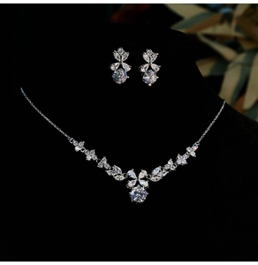 Exquisite flower pendant necklace and earrings set with zircons on a black display stand