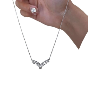Elegant silver V-shaped necklace with graduated pearls and zircons on a delicate chain