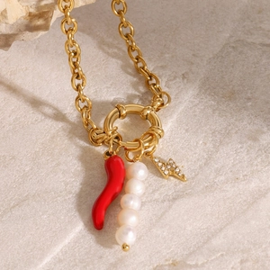 Bracelet en acier inoxydable doré 18k avec piment rouge, perles et breloque éclair