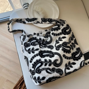 Cotton Linen Underarm Bag Paisley Embroidery Vintage Minimalist Women Shoulder Tote Handbag With Magnetic Closure