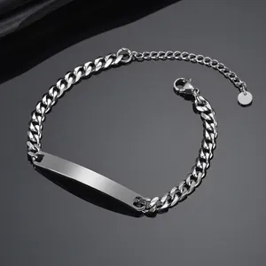 Poliertes Edelstahl-Cuban-Armband mit rechteckiger Platte und Karabinerverschluss-Detail