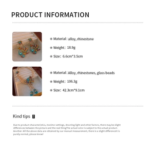 Detail showing vintage flower necklace dimensions and alloy material specifications