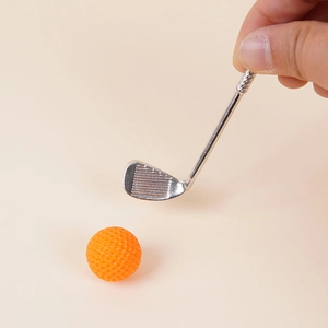 Mini club de golf argenté et balle orange en porte-clés pour décoration de sac