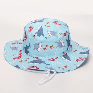 Chapeau de soleil enfant bleu clair à motifs océaniques avec cordon réglable