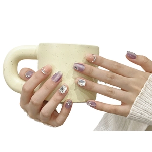 Unghie finte fatte a mano viola cat-eye con strass scintillanti e perle eleganti