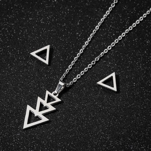 Parure bijoux argentés en acier inoxydable avec collier triangle entrelacé et boucles