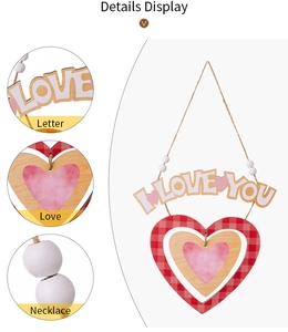 Dettaglio decorazione in legno I LOVE YOU per San Valentino con cuore scozzese e corda