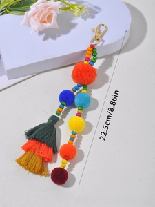 Dettaglio portachiavi con pompon colorati, nappe e perline di legno lungo 22,5 cm