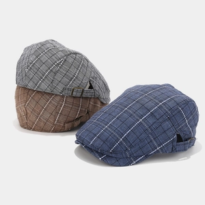 Casquettes gavroche à carreaux rétro en gris, marron et bleu avec boucle en métal réglable