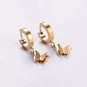 Élégantes boucles d'oreilles créoles papillon en or 18 carats avec ailes dépolies