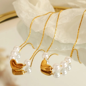 Collier Pendentif Cœur Plaqué Or Acier Inoxydable Avec Künstliche Perles Blanches Élégant Minimaliste Chaîne Clavicule Bijoux Pour Femmes