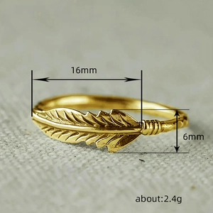 Vintage gouden veren ring met zirkoon en gedetailleerde textuur voor dames verlovingssieraden
